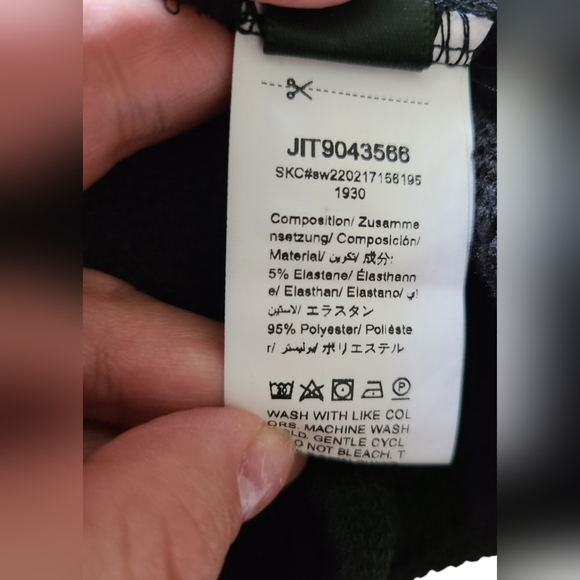 SHEIN | BLK CROP HALTER | FRONT KEY HOLE HEART & TRIANGLE TANK | SIZE SMALL - Picture 6 of 10